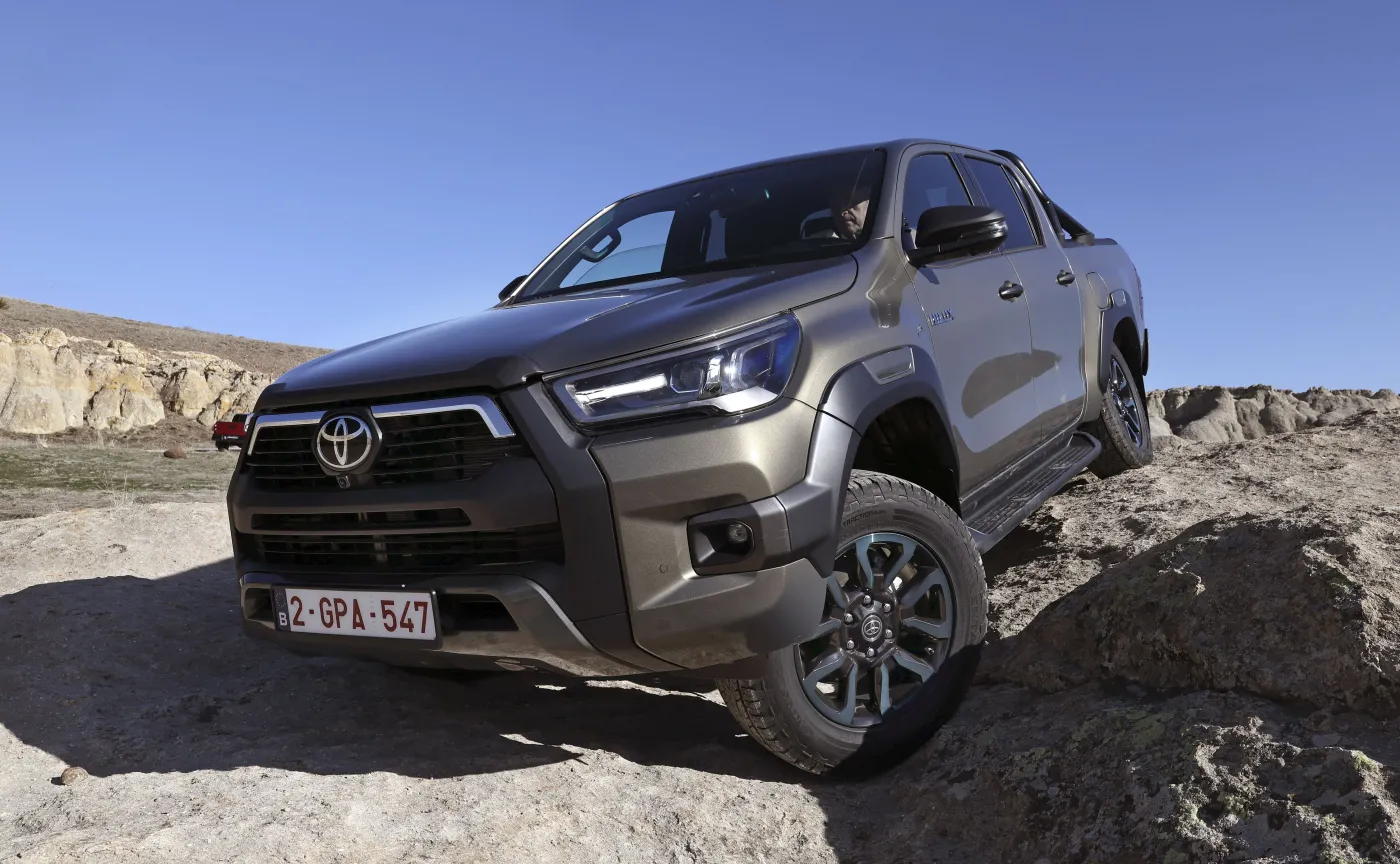 nowa-toyota-hilux-mild-hybrid-48v-38512476.jpg