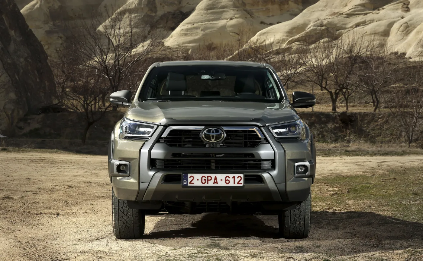nowa-toyota-hilux-mild-hybrid-48v-38512477.jpg