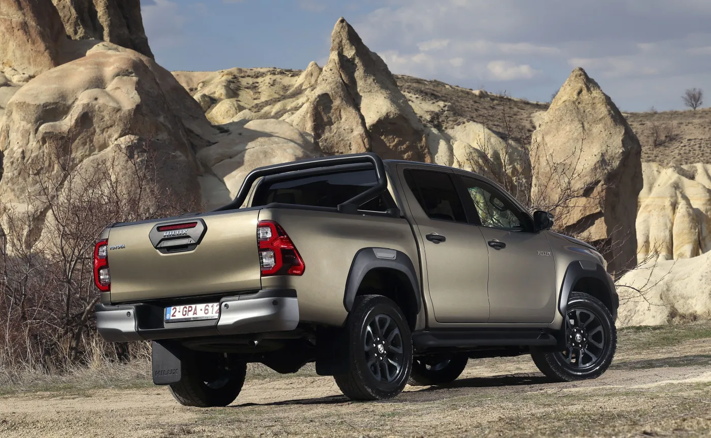 nowa-toyota-hilux-mild-hybrid-48v-38512505.jpg