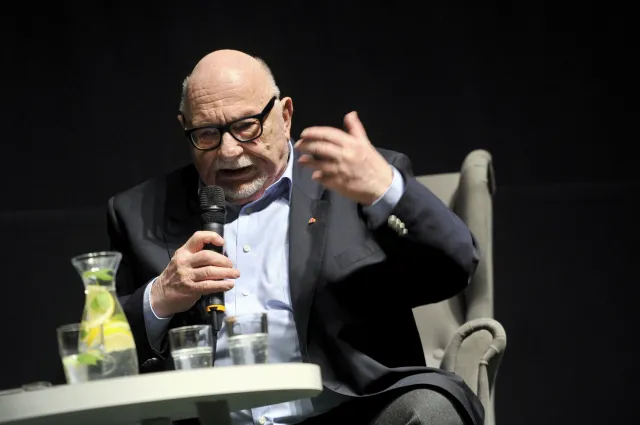 93-letni Jerzy Hoffman jest w świetnej formie. Nowe zdjęcie reżysera "Potopu" [FOTO]