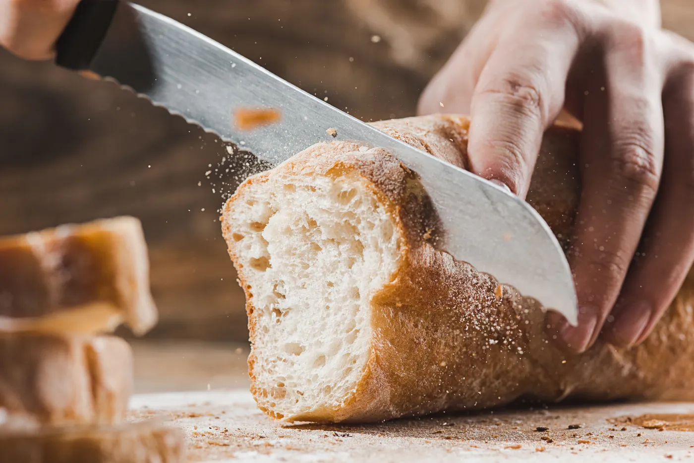 Chleb pieczywo krojenie chleba Whole,Grain,Bread,Put,On,Kitchen,Wood,Plate,With,A