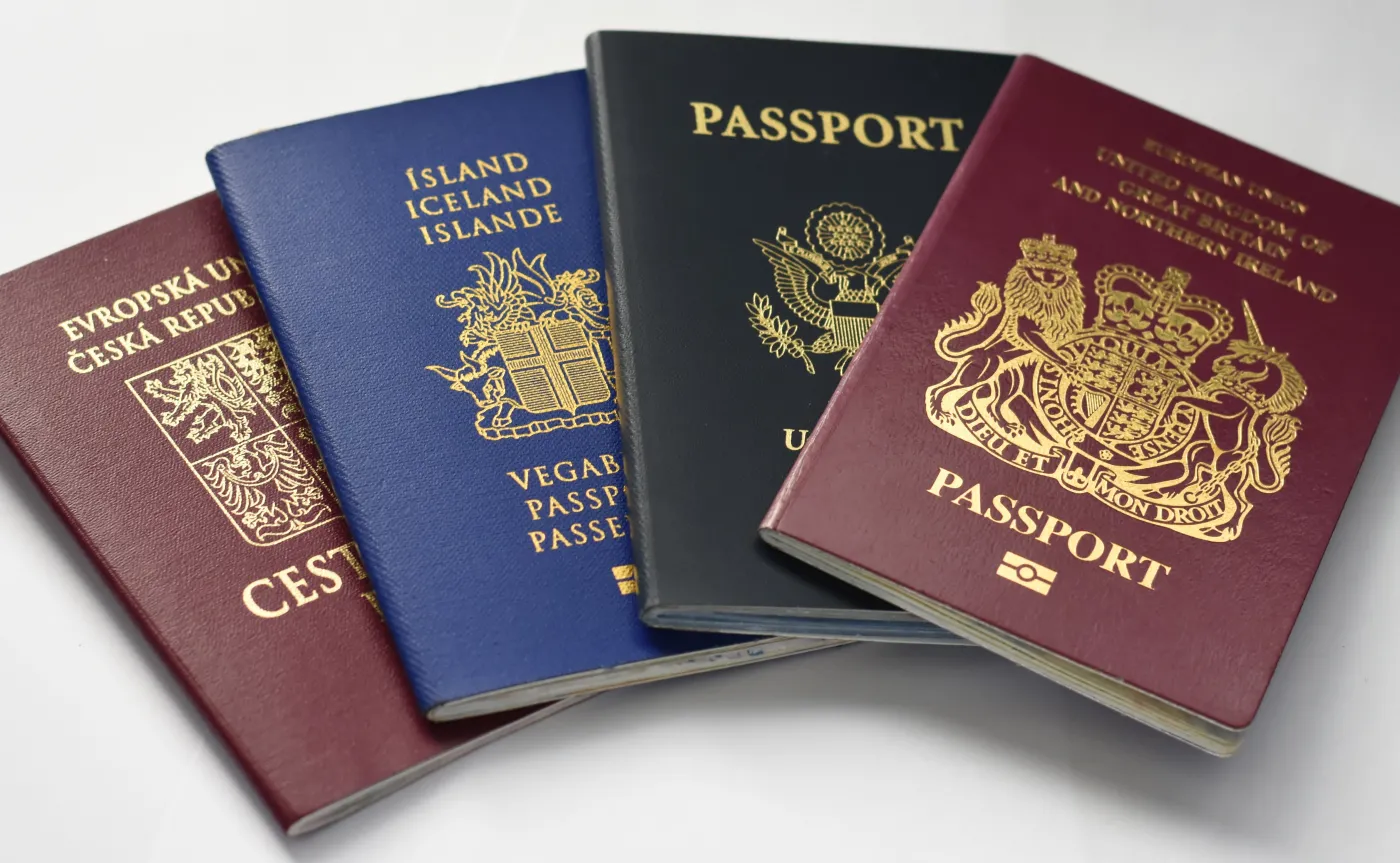 Oto najpotężniejsze paszporty na świecie w 2025 roku. Jak plasuje się Polska?