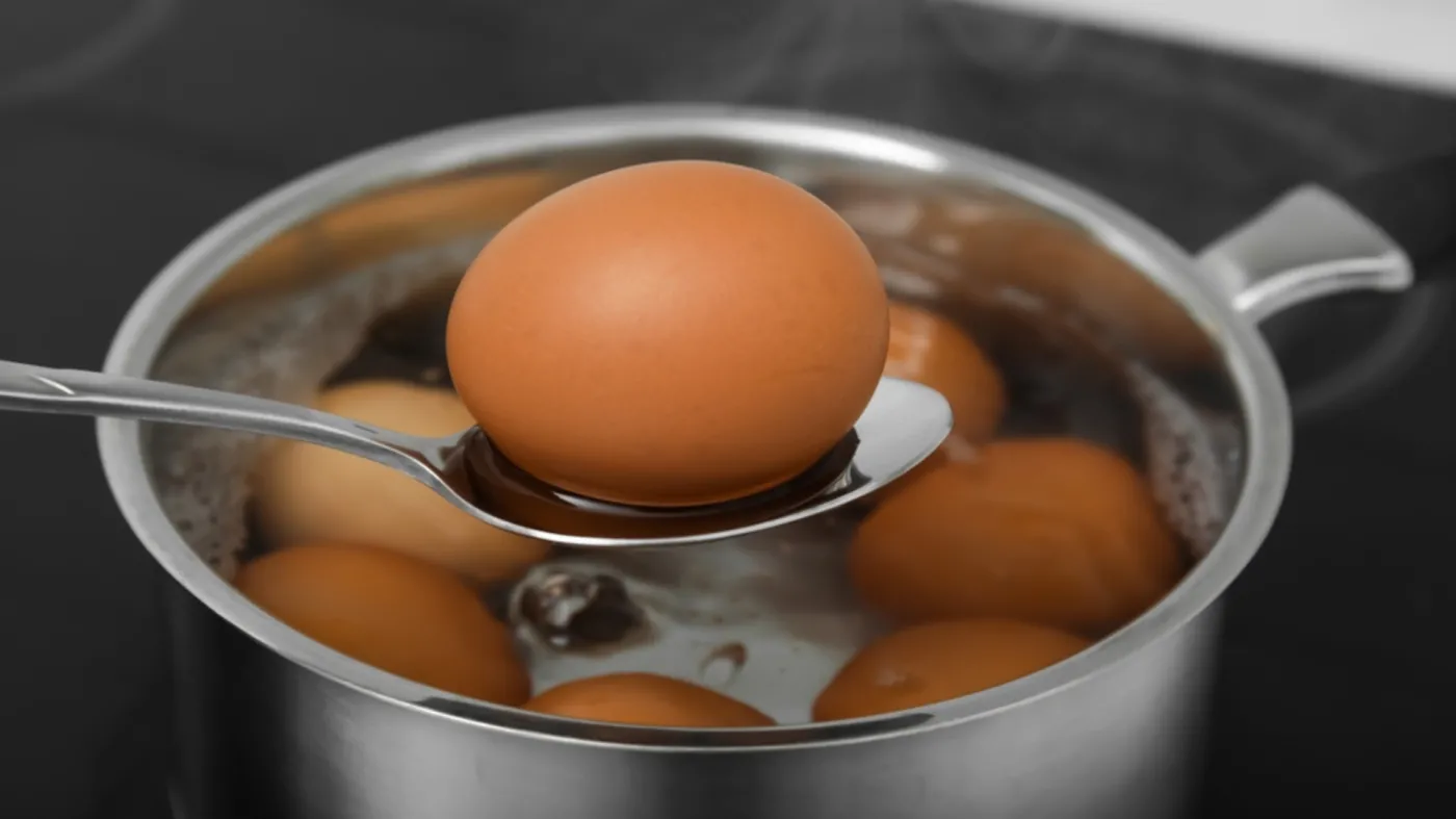 Wspólne gotowanie i domowe eksperymenty – jak rodzice mogą wspierać naukę w praktyce