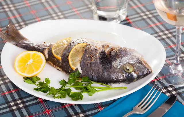 Nie lubisz wigilijnego karpia? Kup tę rybę, a będziesz zachwycony. Jest w supermarketach