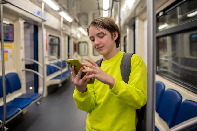 Cyfrowa legitymacja uczniowska dostępna w aplikacji mObywatel. Jak działa mLegitymacja?