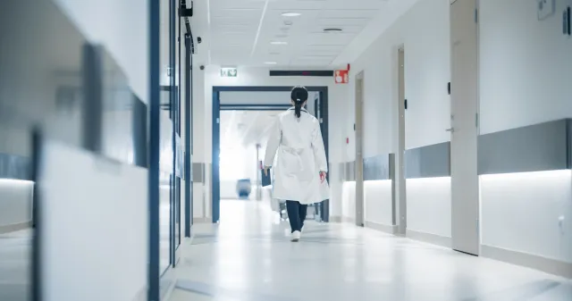 Czechy walczą z epidemią. Cztery razy więcej zakażeń niż rok temu. Służby biją na alarm