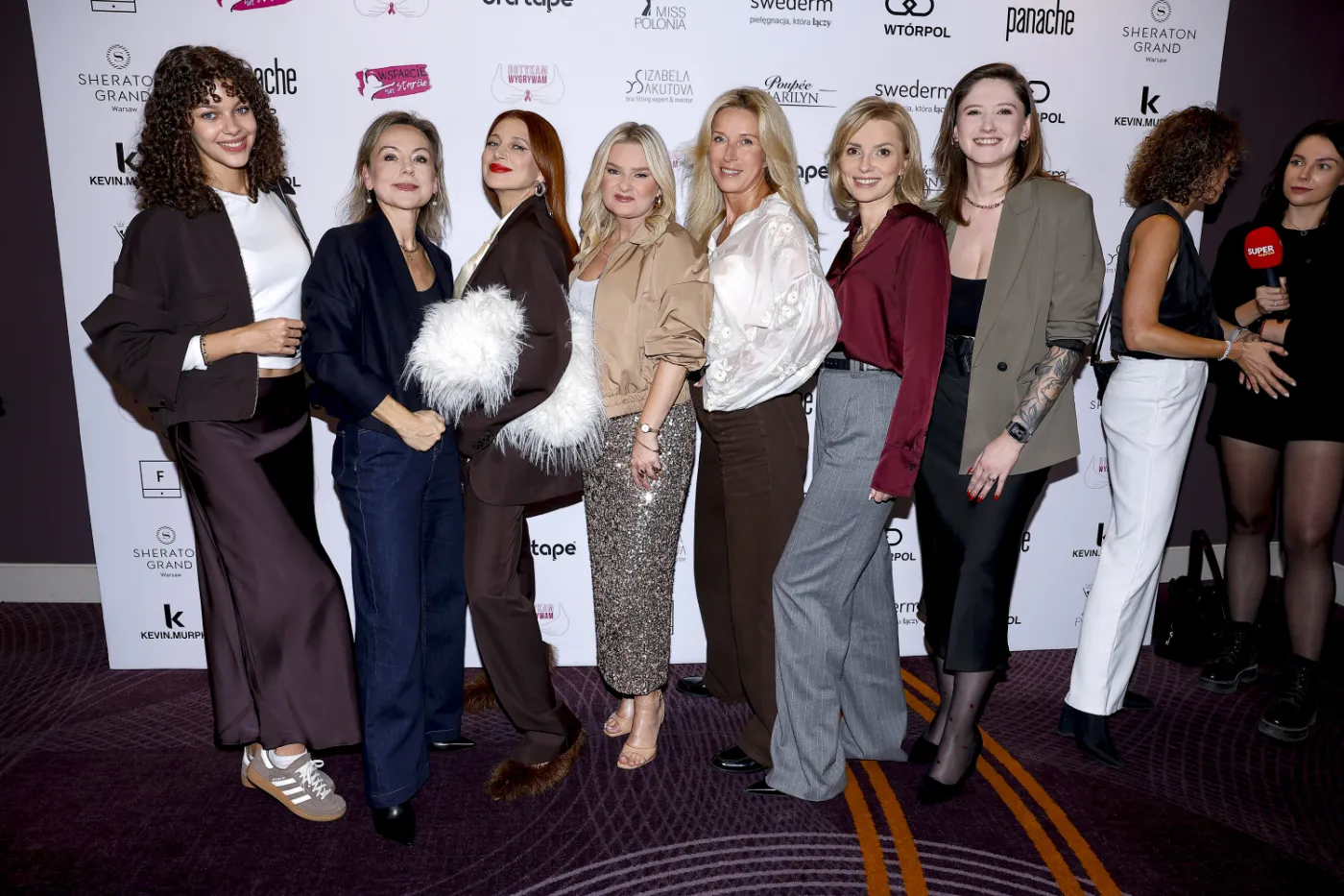 Wielki sukces kampanii na rzecz walki z rakiem piersi. Zebrano w sumie 16 ton staników