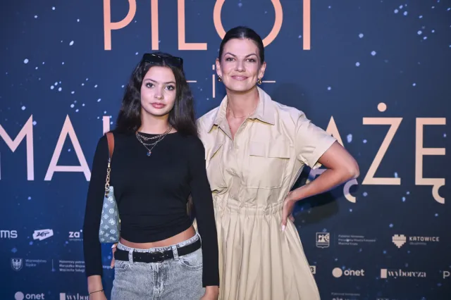 Córka znanego aktora olśniewa na premierze filmu. Wyrosła na piękność [FOTO]