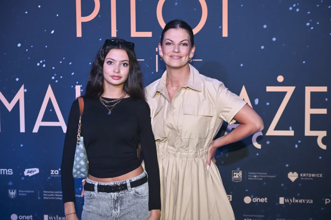 Córka znanego aktora olśniewa na premierze filmu. Wyrosła na piękność [FOTO]