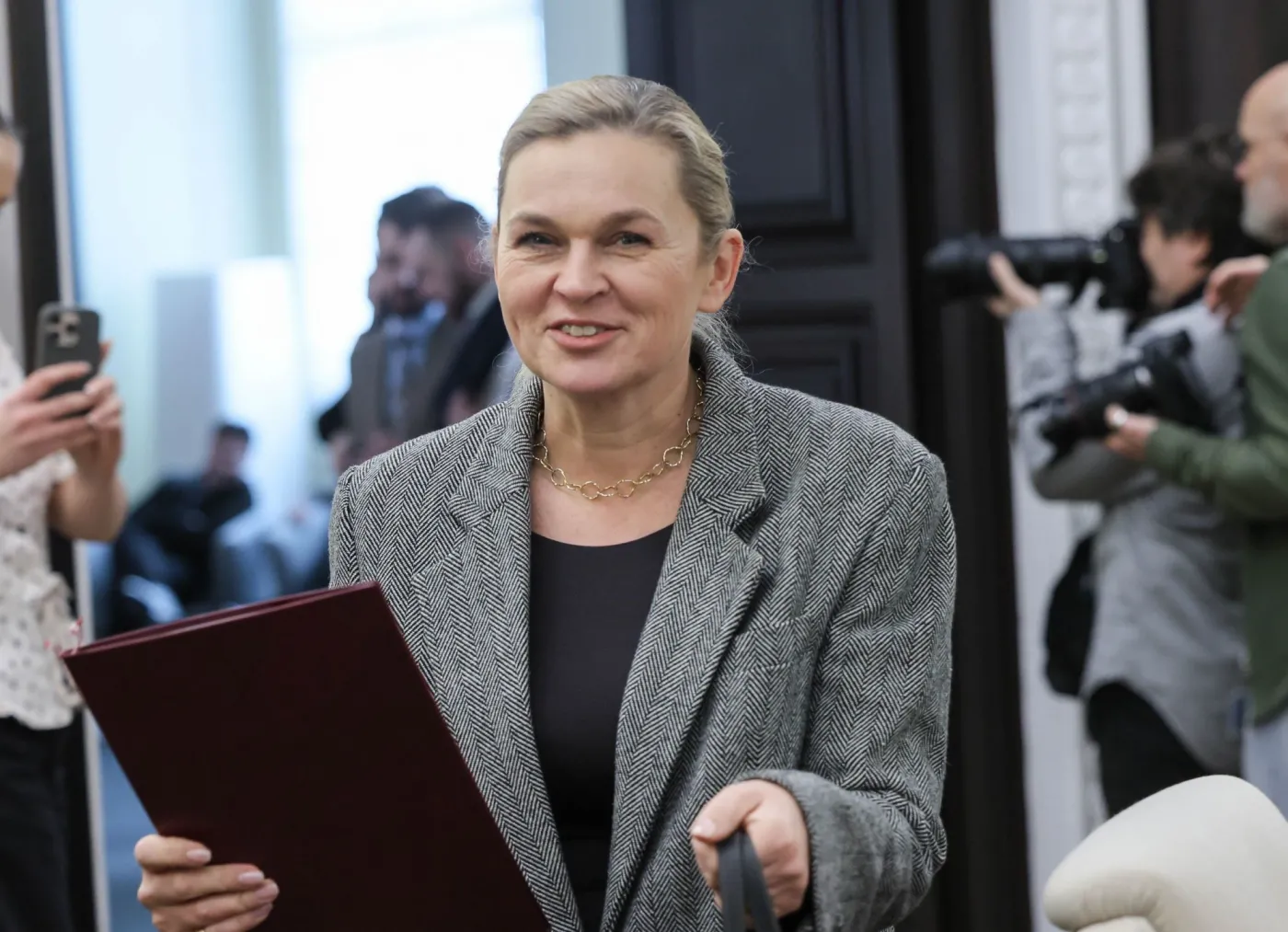 Ponad pół tysiąca placówek zamkniętych, uczniowie przechodzą na zdalne nauczanie. Jest oficjalny komunikat MEN