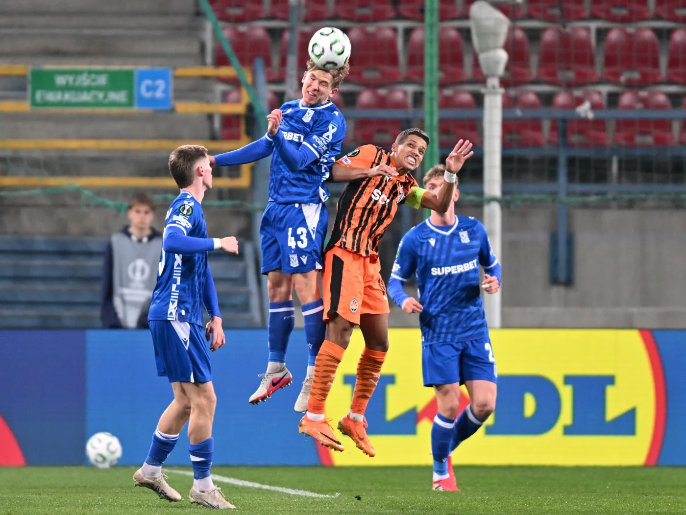 Liga Konferencji. Kuriozalny samobój pozbawił Lecha Poznań szans na awans