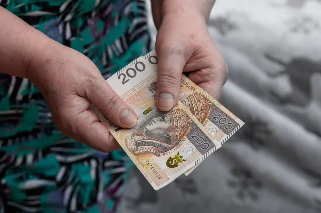 Świadczenie 500 zł co miesiąc dla seniorów. Jak je uzyskać?