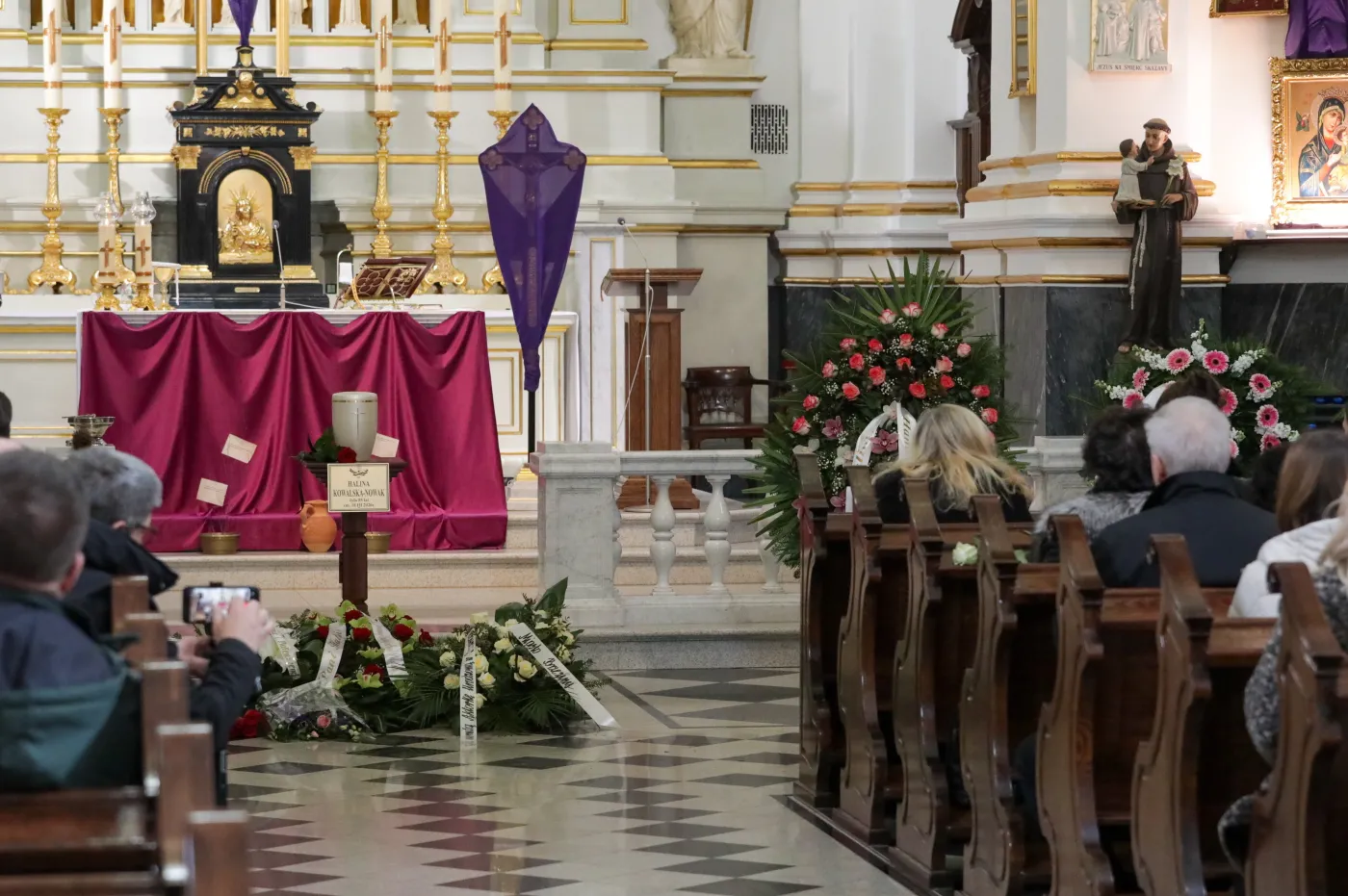 Skromny pogrzeb gwiazdy filmów Barei. Tak pożegnano Halinę Kowalską [FOTO]