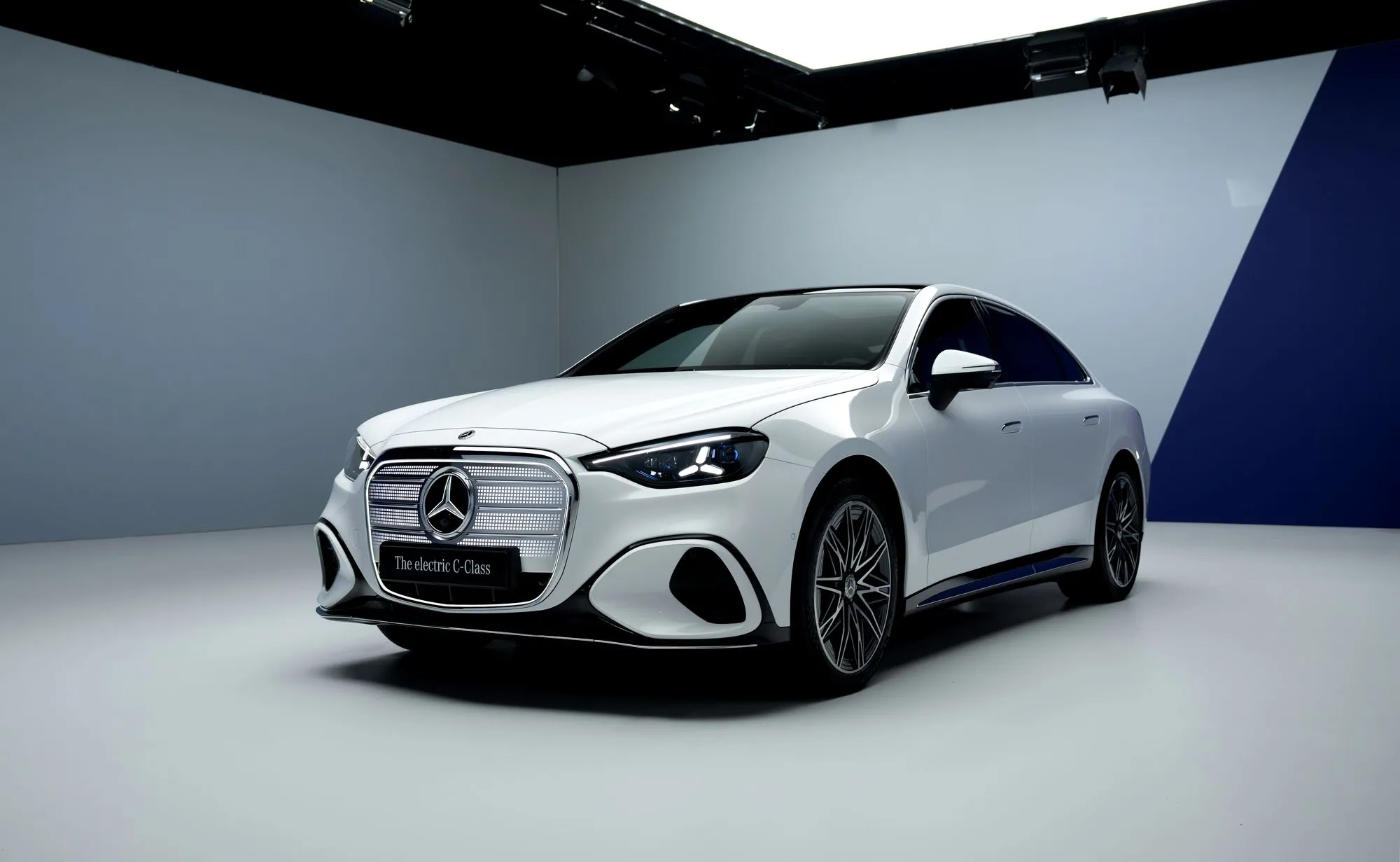 Nowy Mercedes klasy C wjeżdża do Polski i tak wygląda. Pod maską rewolucja