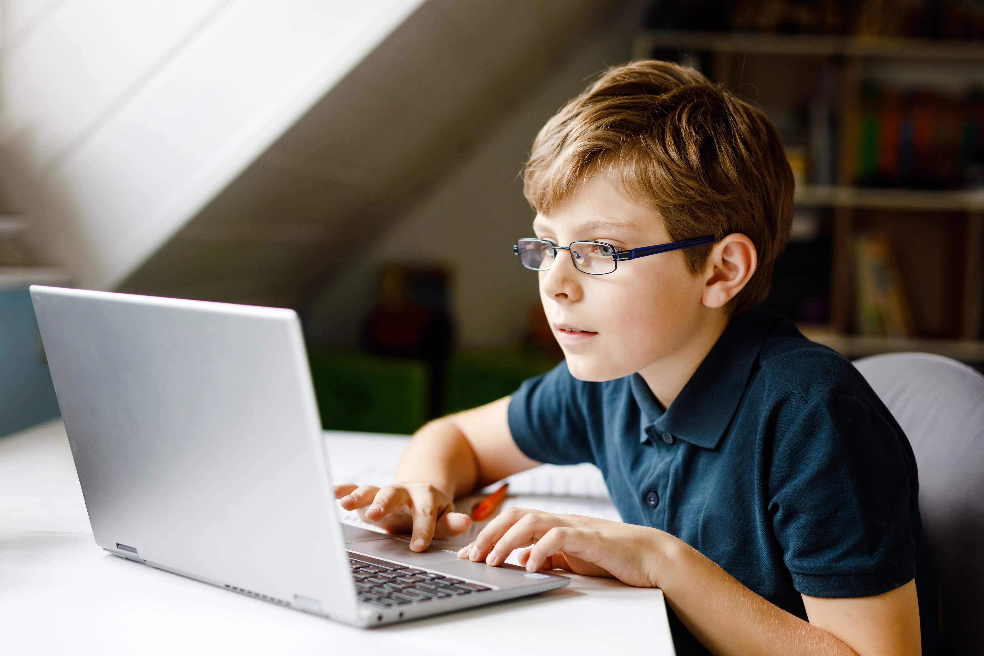 Laptop na komunię? Rodzice kupują coraz droższe prezenty, ale jeden błąd może sporo kosztować