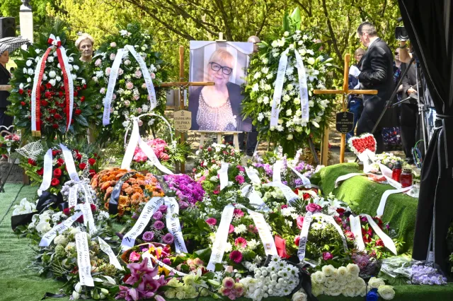 Pogrzeb Stanisławy Celińskiej. Zaskakujące, co ustawiono przy grobie
