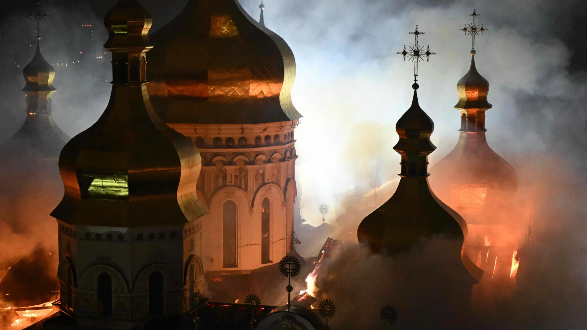 "Barbarzyński" atak Rosji na Ukrainę. Światowe dziedzictwo UNESCO w ogniu