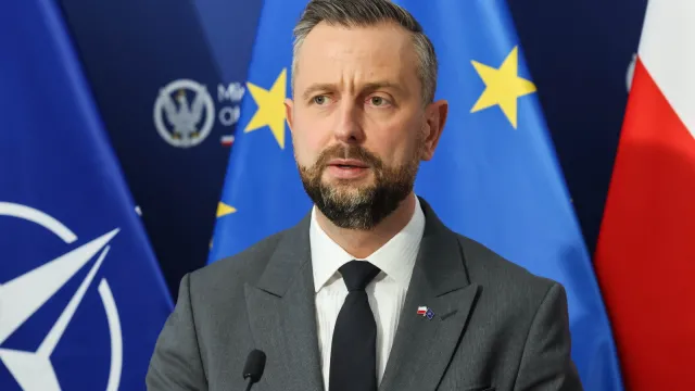 Szef MON ostrzega. "Przygotowywane są kolejne ataki o charakterze hybrydowym"