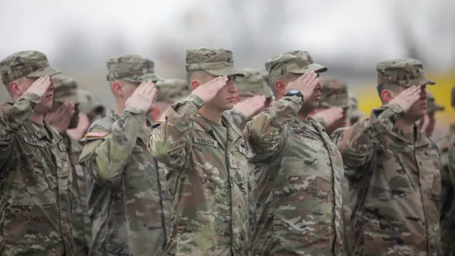 Stała baza USA w Polsce i na Litwie? Generał NATO mówi stanowczo