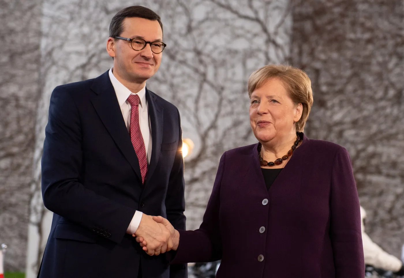 Morawiecki po spotkaniu z Merkel mówi o fałszowaniu historii