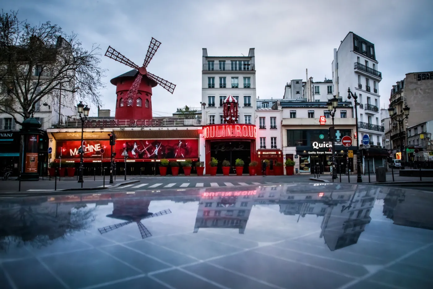 Francuzi powtarzają za prezydentem, że są na wojnie, ale mają problem z przestrzeganiem obostrzeń