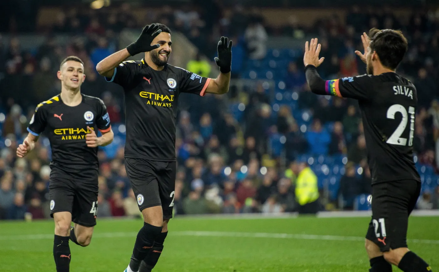 Pikarze Manchesetru City podczas wygranego spotkania z Burnley