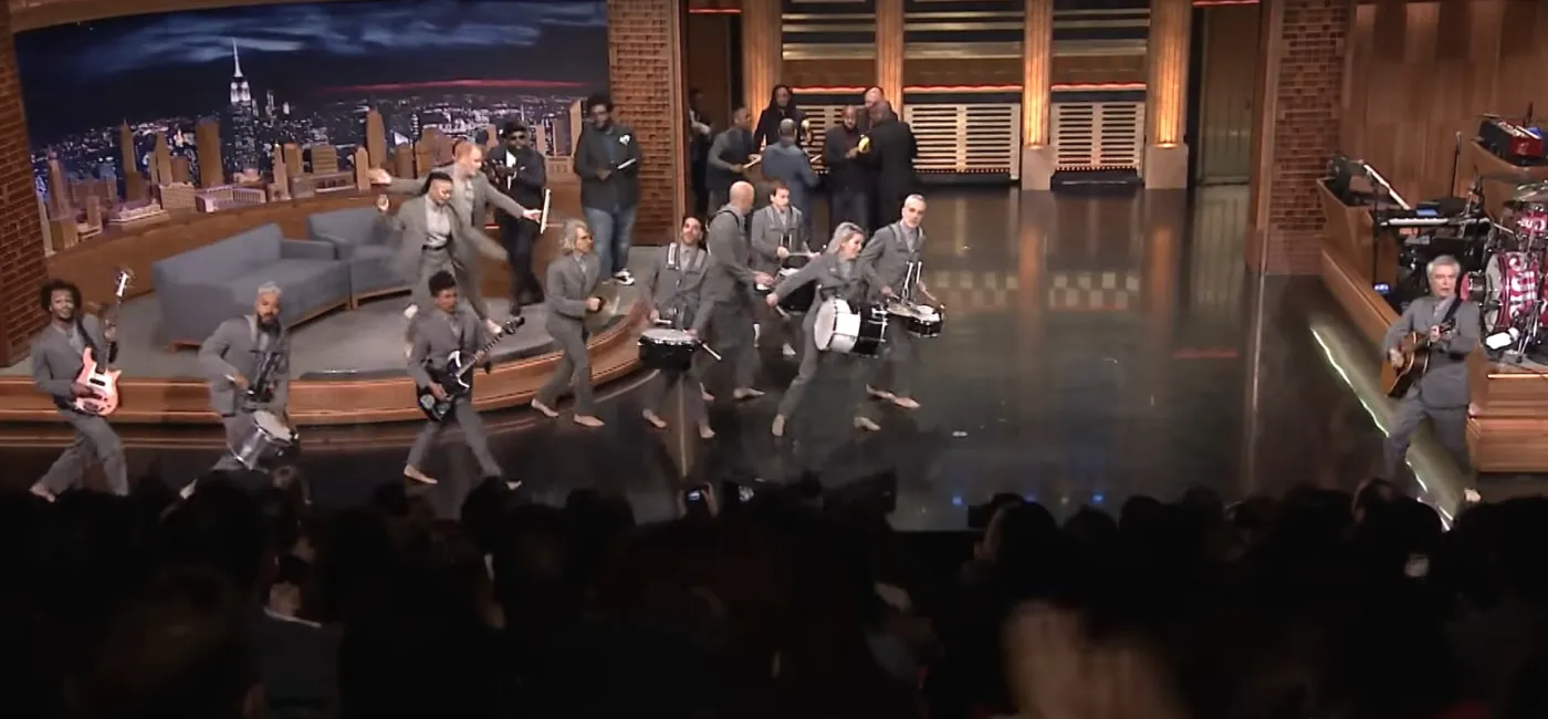 David Byrne rzuca u Fallona Amerykę na kolana. Ten występ musicie zobaczyć [WIDEO]