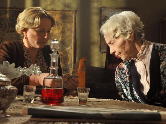 Anna Polony i Krystyna Janda w filmie "Rewers"