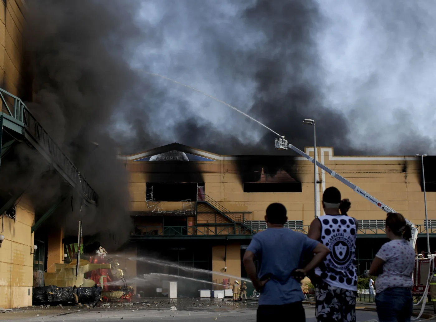 Wielki pożar w Rio. Karnawału nie będzie?
