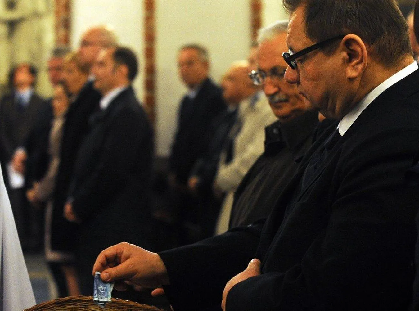 Znany poseł SLD wydatnie wspiera Kościół 