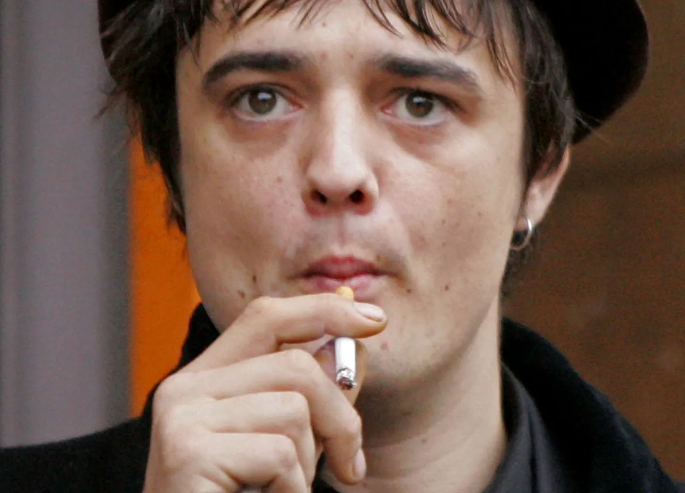 2347040-pete-doherty-chlusnal-w-dziennikarzy.jpg