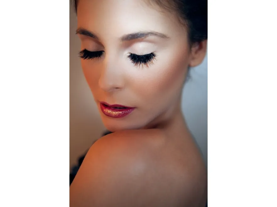 2782757-wyrazisty-makijaz-na-andrzejki-1-fot.jpg