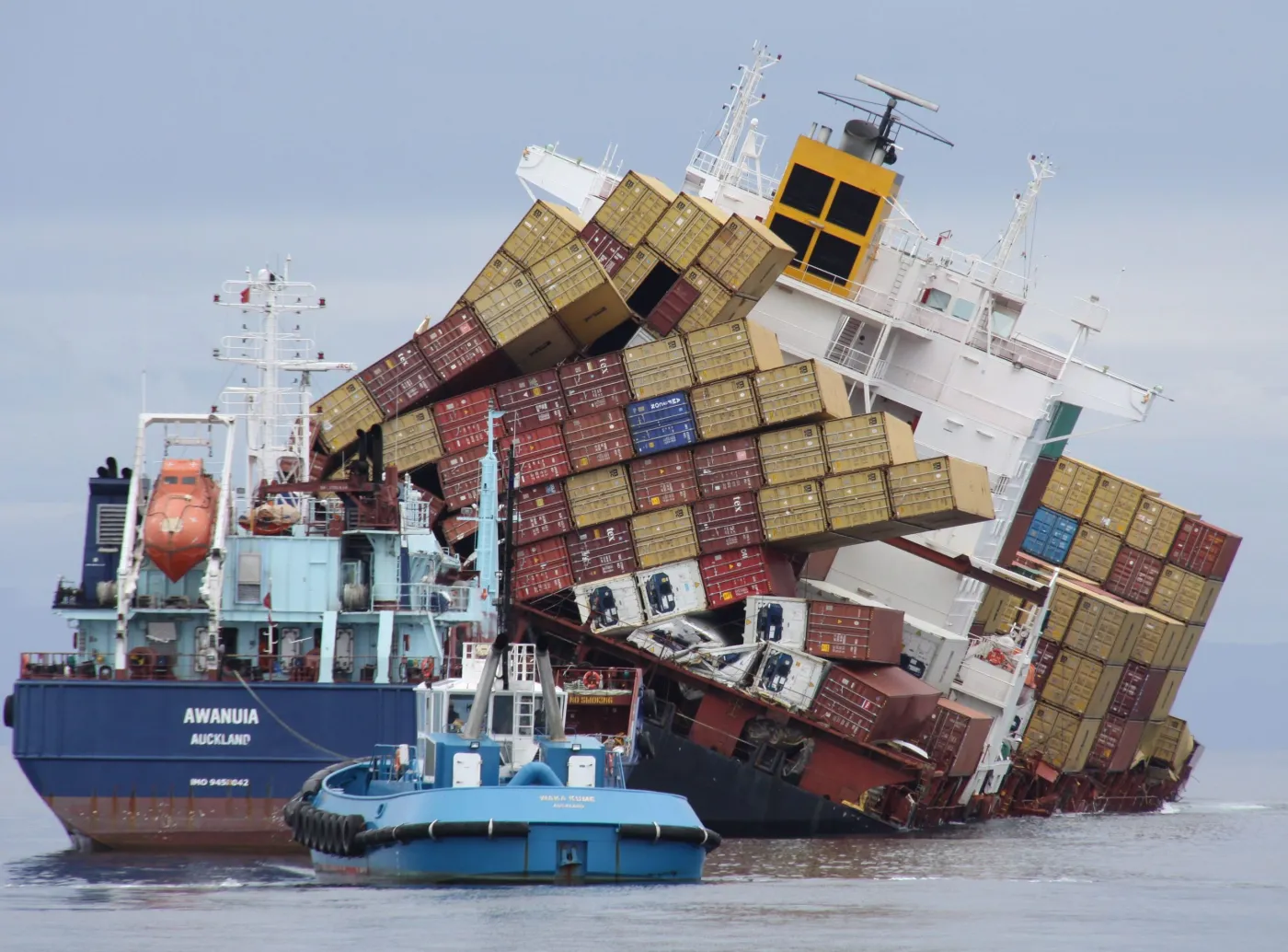 Tonący u wybrzeży Nowej Zelandiistatek Rena