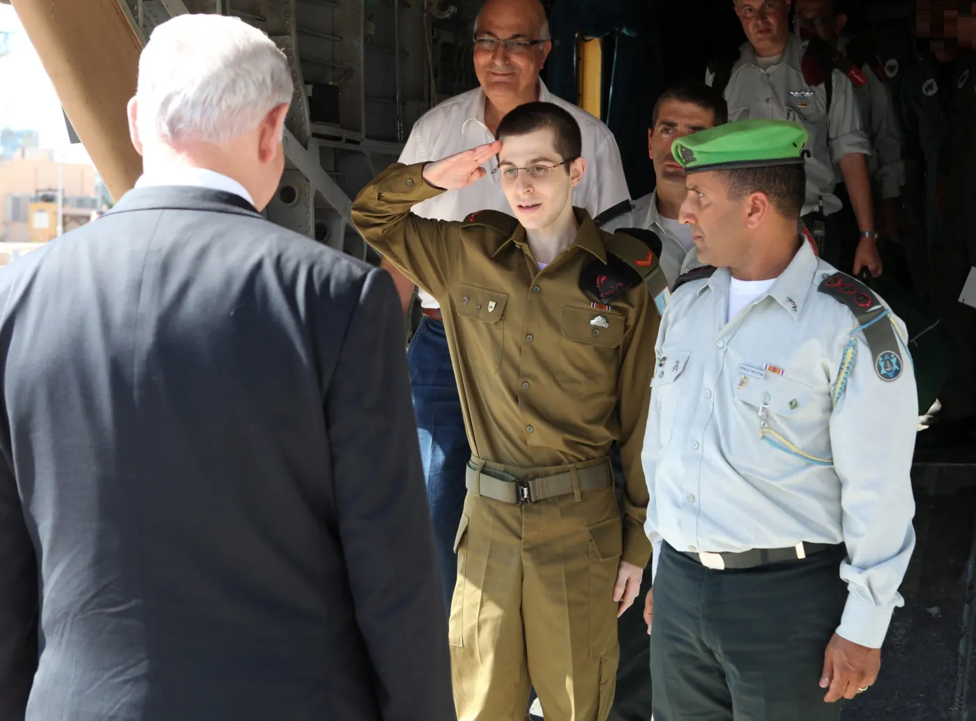 2625113-gilad-shalit-uwolniony-z-palestynskiej.jpg
