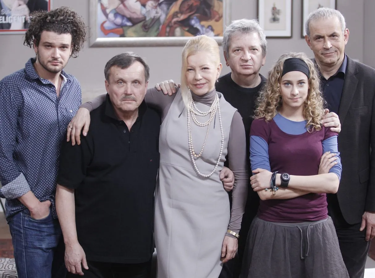 Julisz Machulski z aktorami spektaklu "Next-ex" 