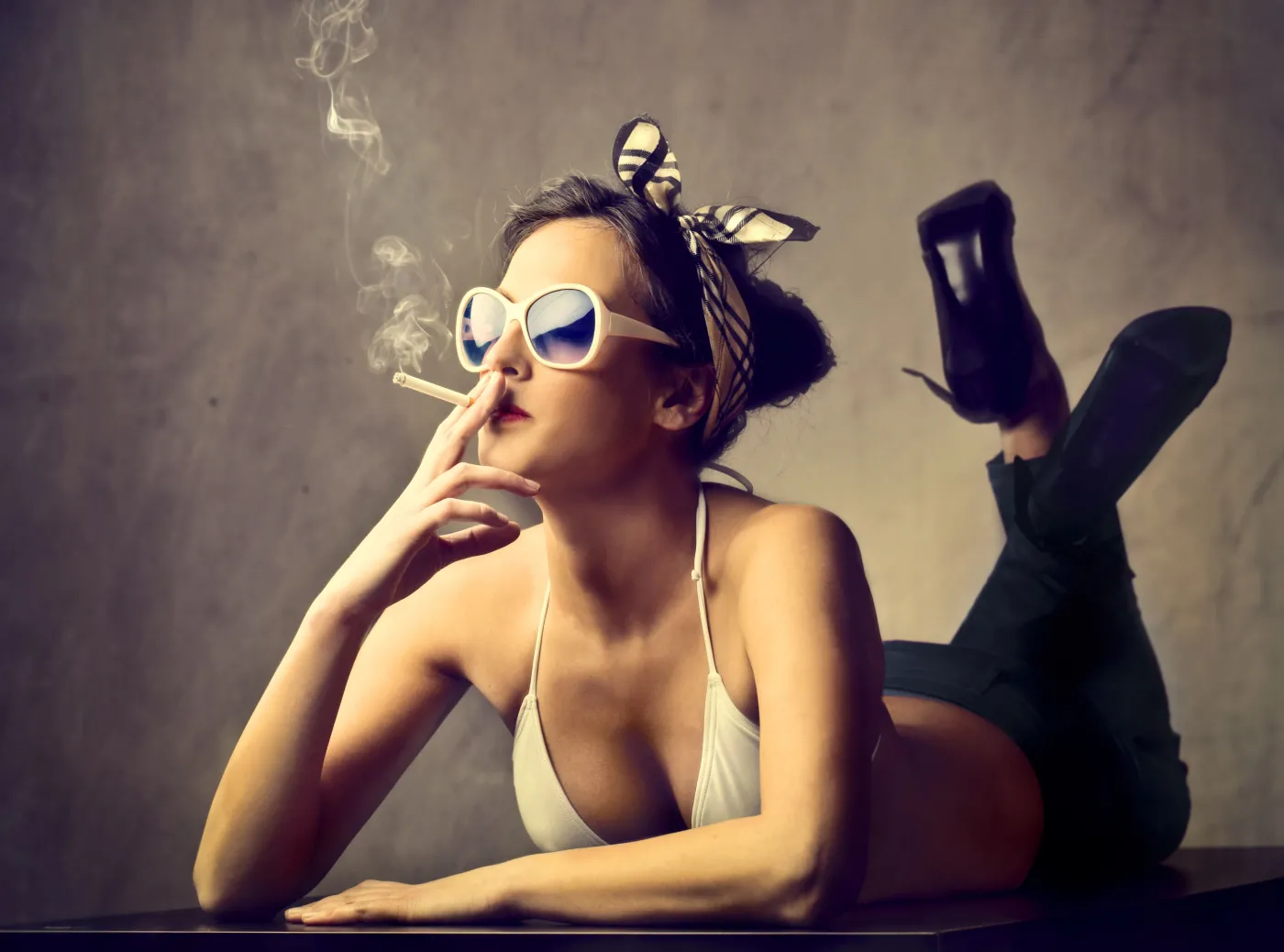 palenie papieros kobieta dym smoking cigarette woman