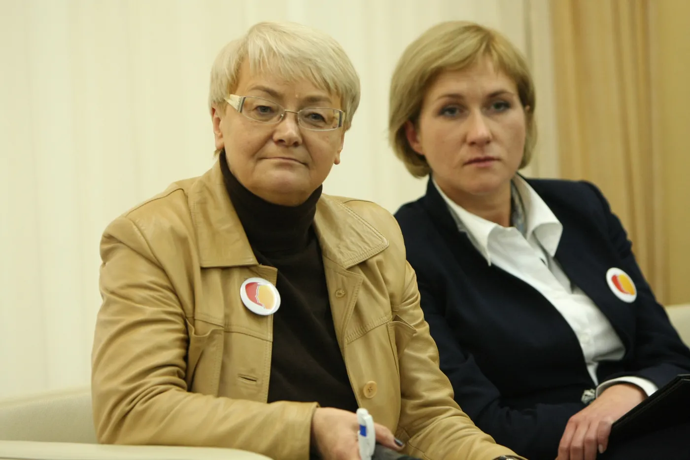 Henryka Bochniarz i Urszula Pasławska (z prawej) na konferencji "Kobiety dla Polski - Polska dla kobiet" w 2009 roku