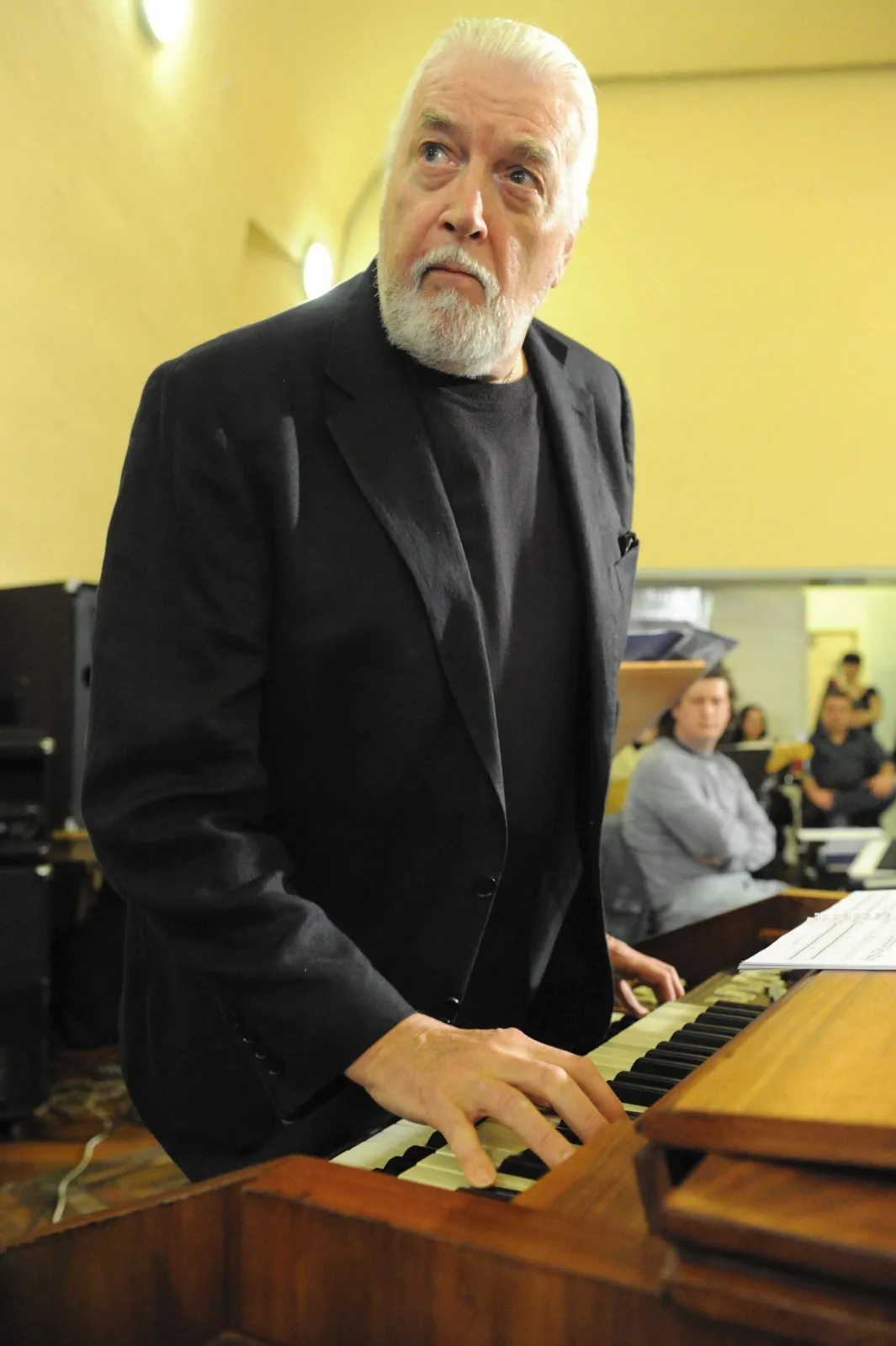 3781392-jon-lord-podczas-proby-przed-koncertem.jpg