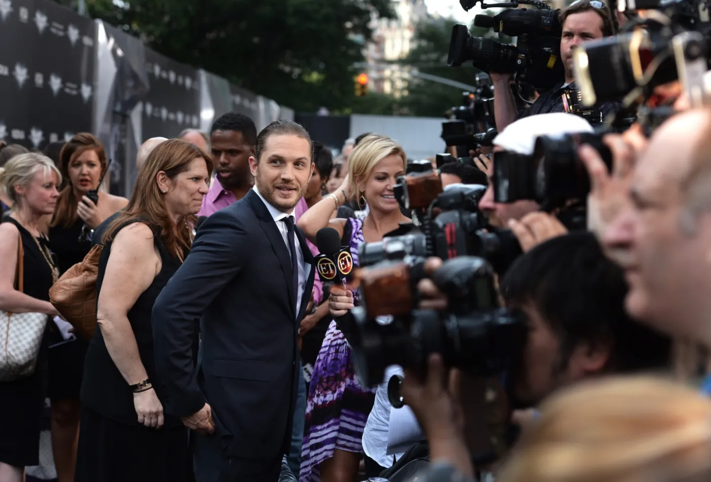 3790867-tom-hardy-na-premierze-filmu-mroczny.jpg