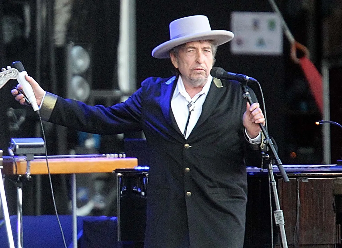 Bob Dylan podczas występu na festiwalu w Carhaix (Francja) – 22 lipca 2012