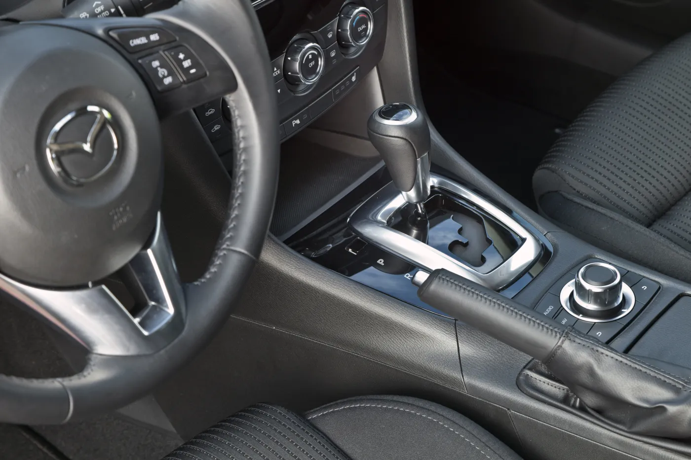 4233932-mazda6-2012-paris-interior-13-jpg300.jpg