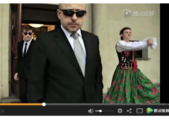 Ambasador promuje Polskę w Chinach, tańcząc Gangnam Style
