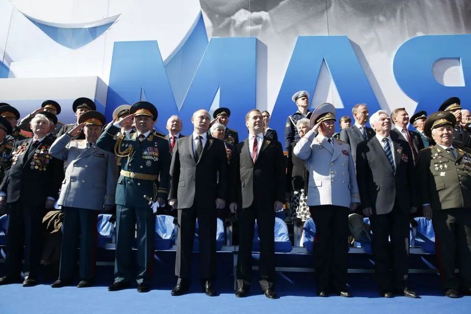 4940243-wladimir-putin-i-dmitrij-miedwiediew.jpg