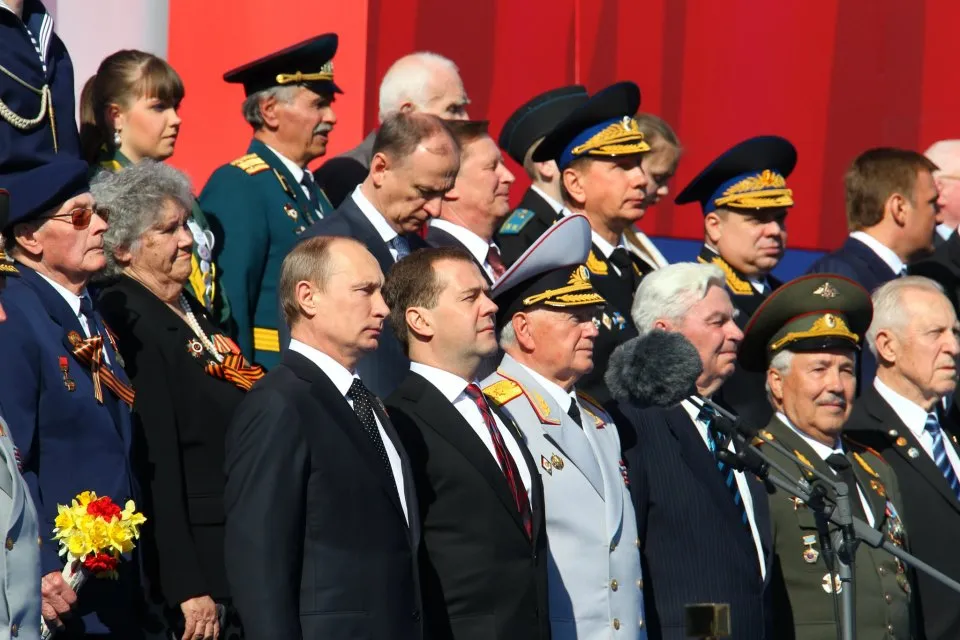 4940271-wladimir-putin-i-dmitrij-miedwiediew.jpg