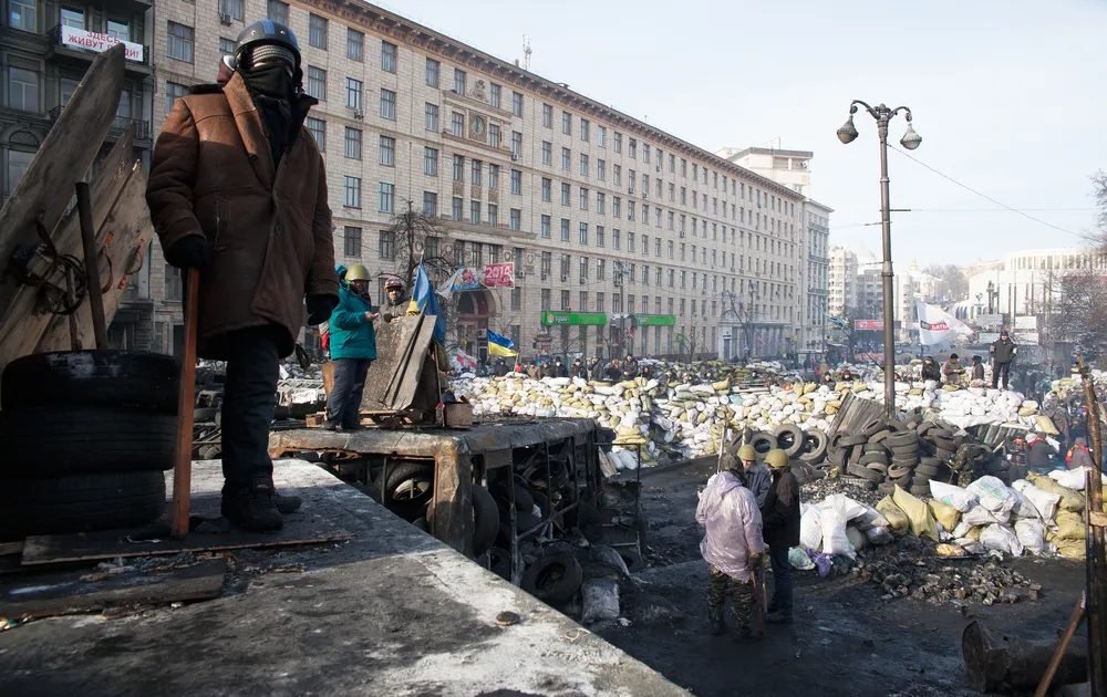 5888362-kijow-majdan-hruszczewskiego-barykady.jpg