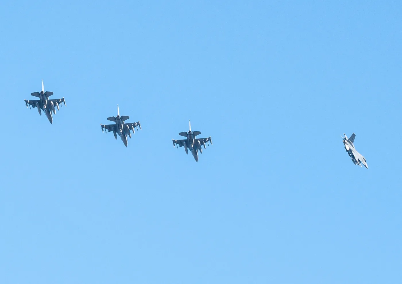 W Łasku wylądowały amerykańskie F-16