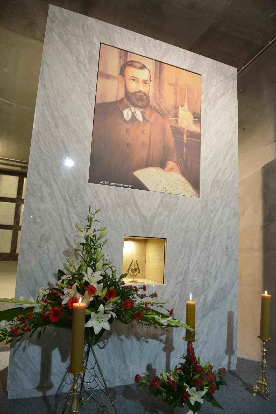 6652923-edmund-bojanowski-relikwie-swiatynia.jpg