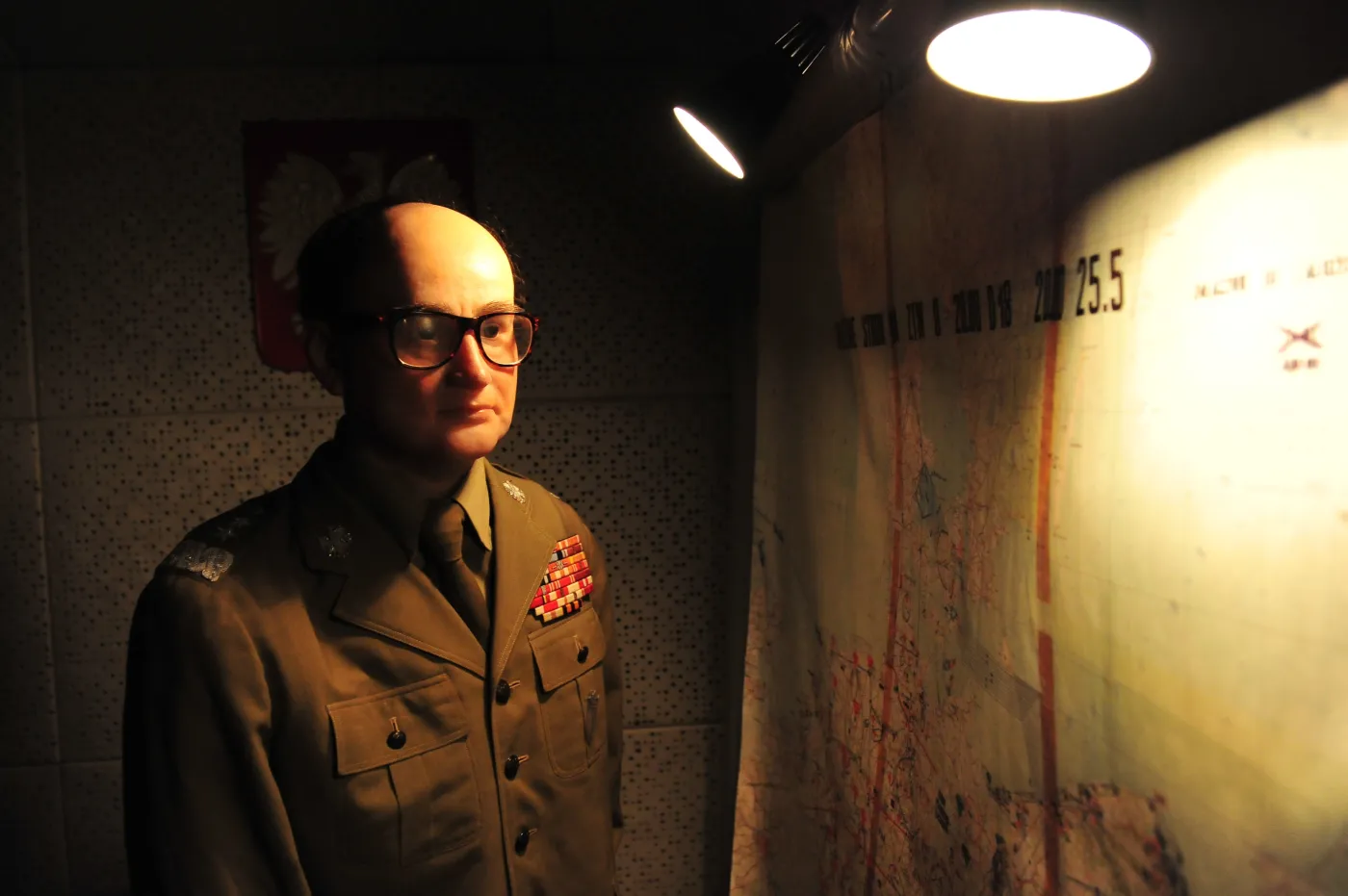 Silikonowy generał Jaruzelski atrakcją podziemnych bunkrów