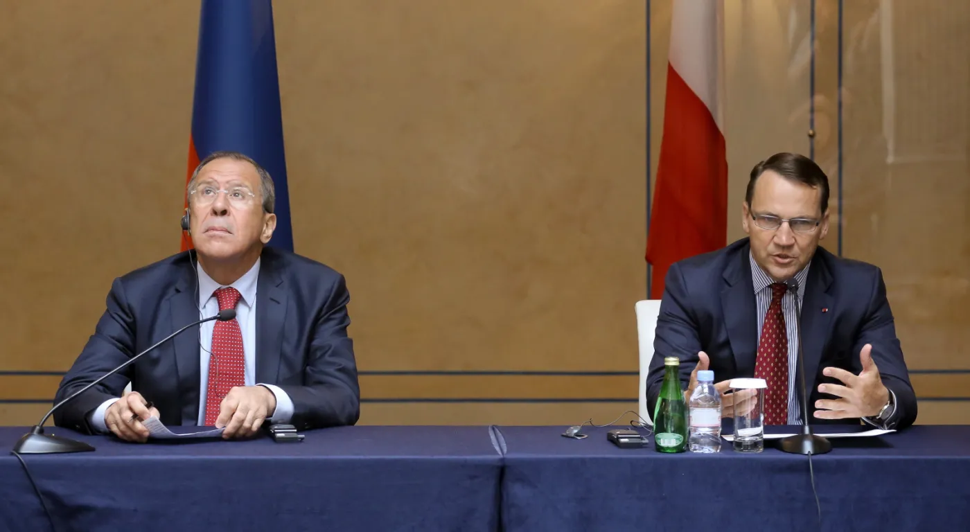 Minister spraw zagranicznych Radosław Sikorski i minister spraw zagranicznych Rosji Siergiej Ławrow