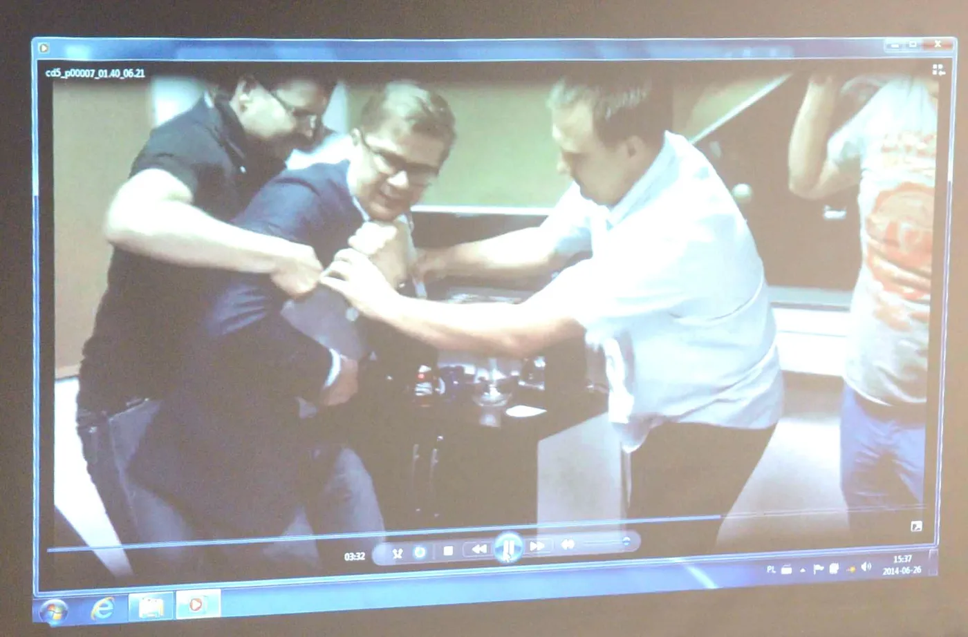 Fragmenty filmu z działań prokuratury z 18 bm., w redakcji tygodnika "Wprost"